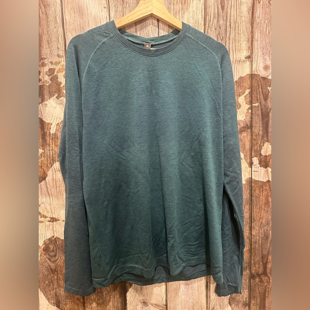 Men’s L workout shirt